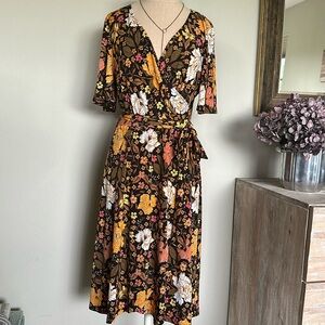 DM California faux wrap dress belted crossover black gorgeous floral print 10